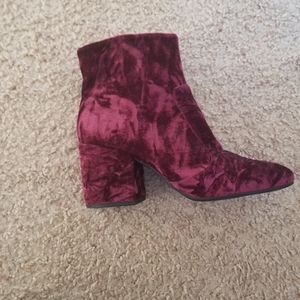 [BRAND NEW] Velvet Booties.